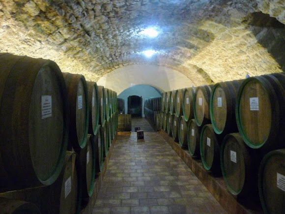 Шабо. Центр культуры вина. Подземный подвал для хранения и выдержки вин