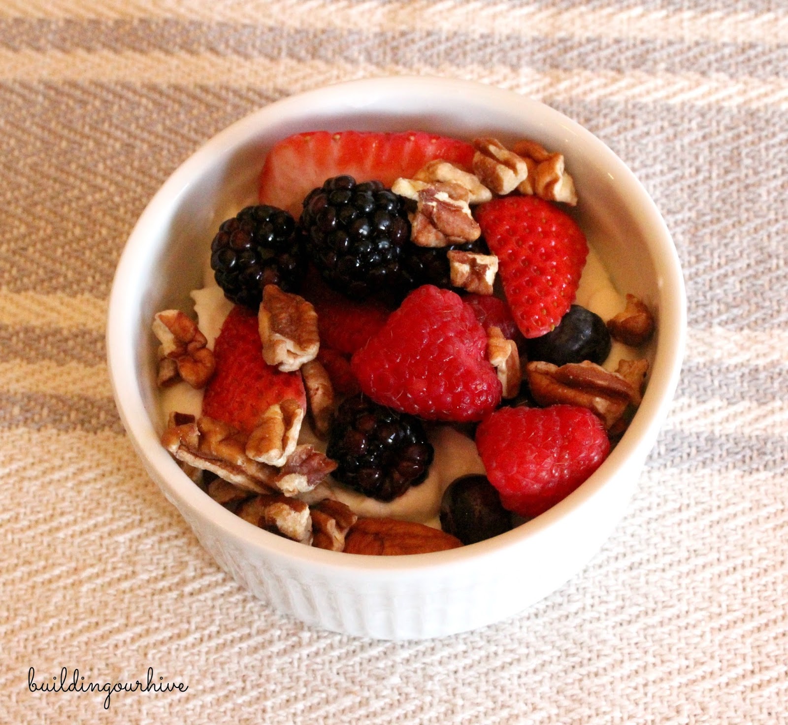 Breakfast Yogurt and Oats Fruit Parfait
