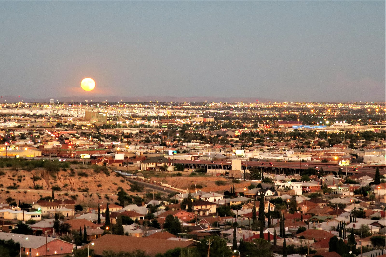 Living Rootless El Paso Moonrise