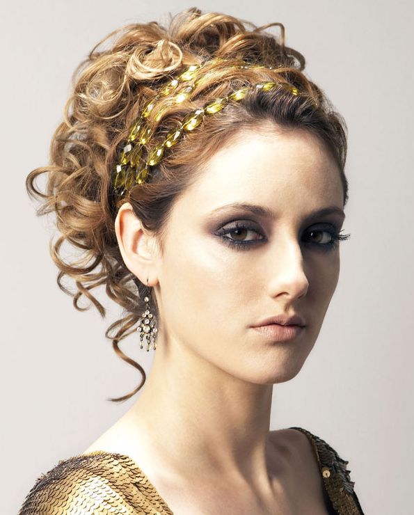 10 Model Rambut Keriting Gantung yang Unik Model Rambut Terbaru jpg (595x740)