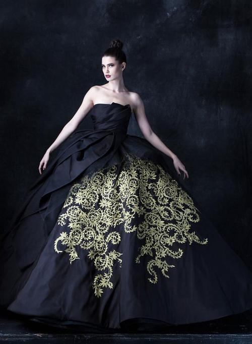 Oversized Rafael Cennamo black and gold dress | Luvtolook | Virtual Styling