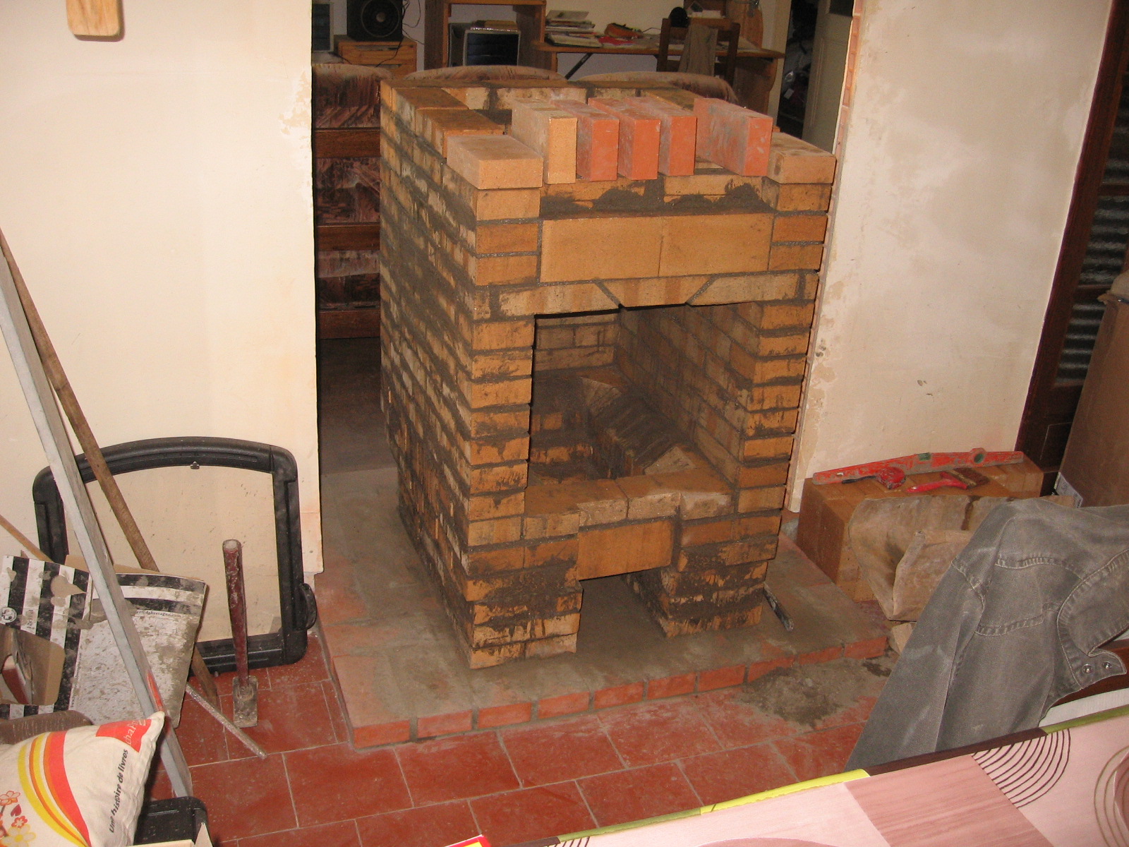 Drôle de terre pour un potager: auto-construction d'un poêle de masse