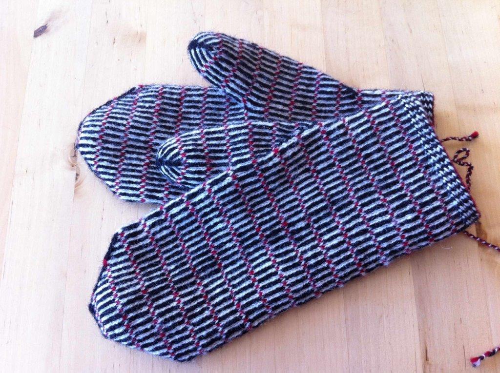 Lappone Striped mittens in twined knitting