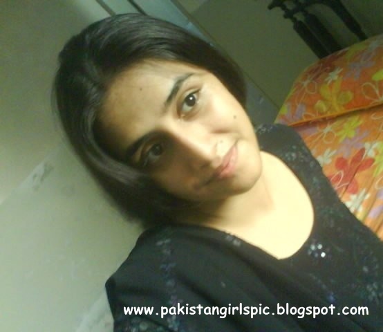 Girl pakistani simple Pakistani Lehenga
