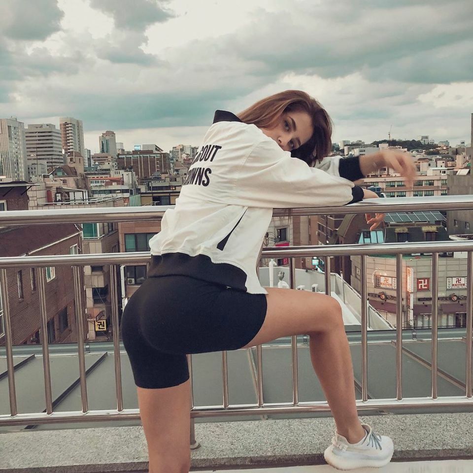 러시아 미녀 엘미라 아크메도바 - 디쁠