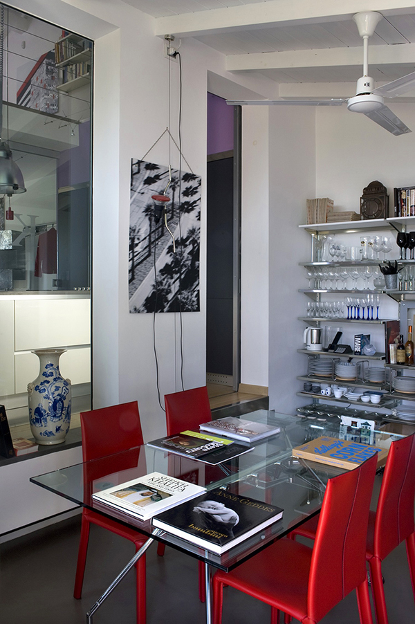 Hogares Frescos: Residencia Contemporánea con Elementos Elegantes del