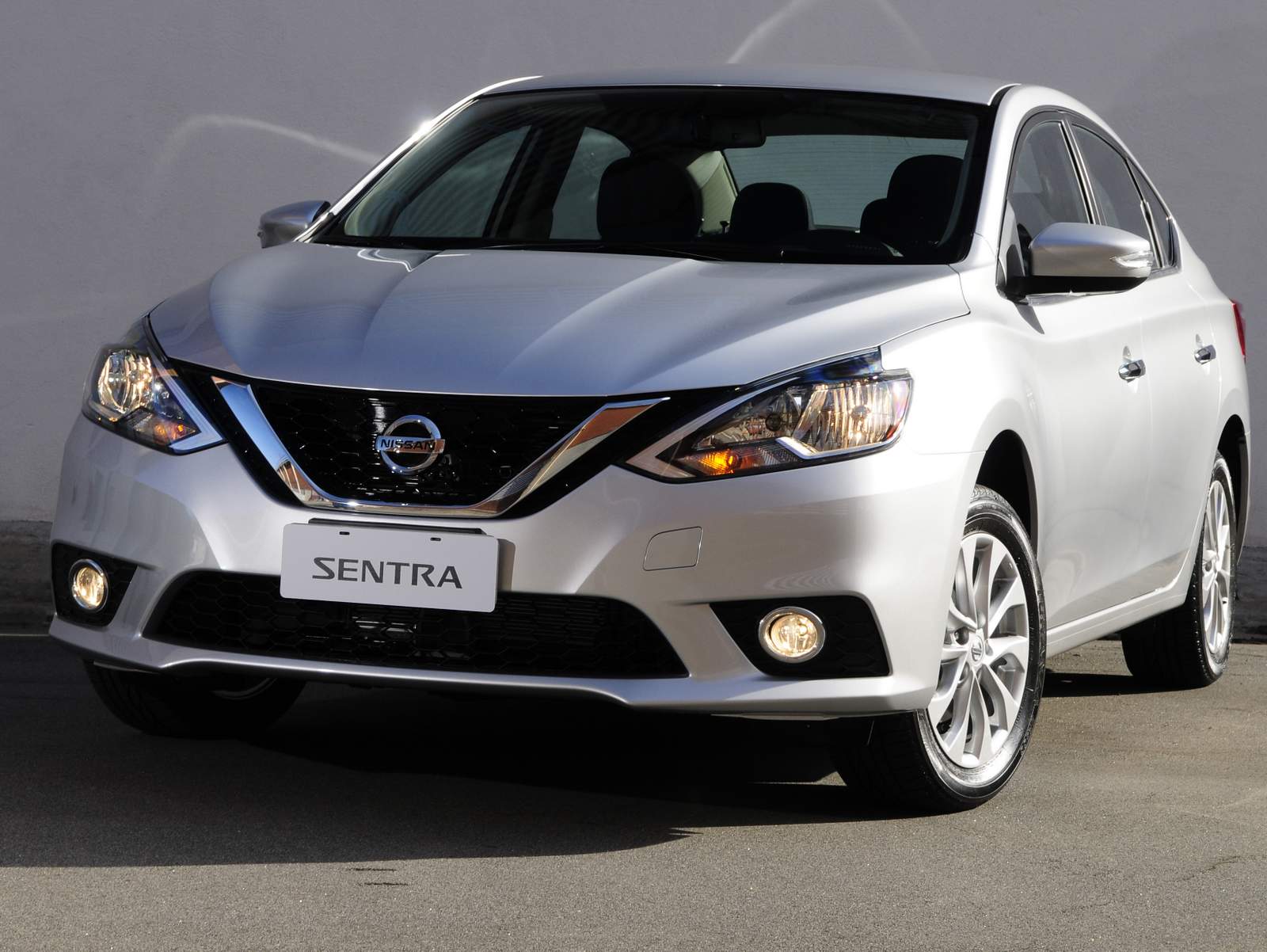 Teste: Nissan Sentra SL 2016 e SV 2017