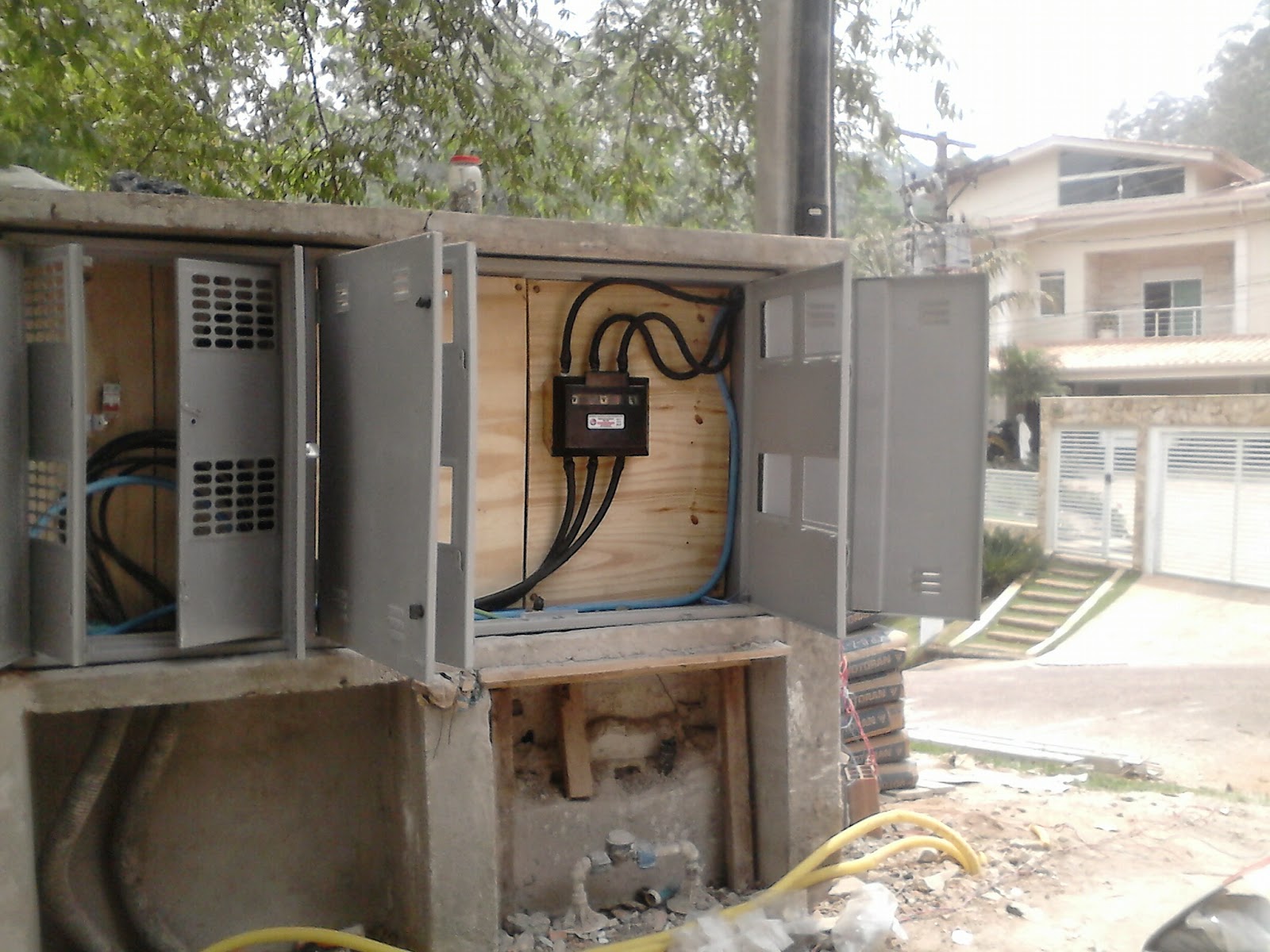 Padrão de entrada caixa MT trifásica cabo 120mm² Condomínio Capital ville