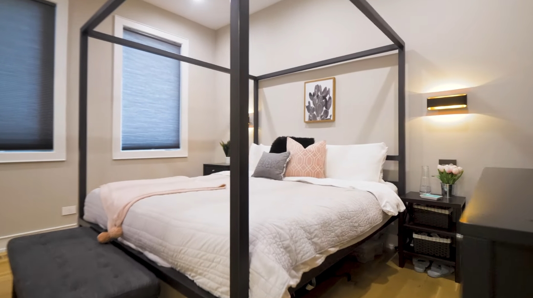 35 Interior Design Photos vs. 3046 N Ashland Ave Unit 1, Chicago Luxury Townhome Tour
