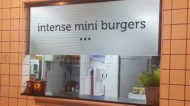 food blogger dubai smokin 9 mini burger slider 
