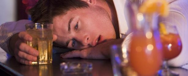 @InstaMag - Researchers have discovered a mechanism that strongly influences whether or not someone is likely to drink a lot of alcohol. influential-alcohol-drinking-mechanism-discovered