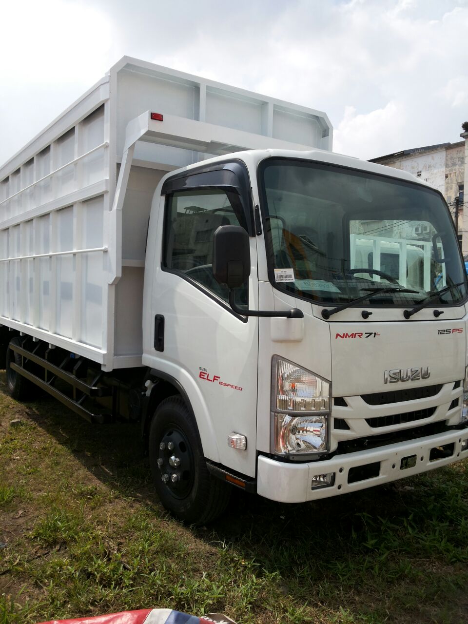 Isuzu NMR