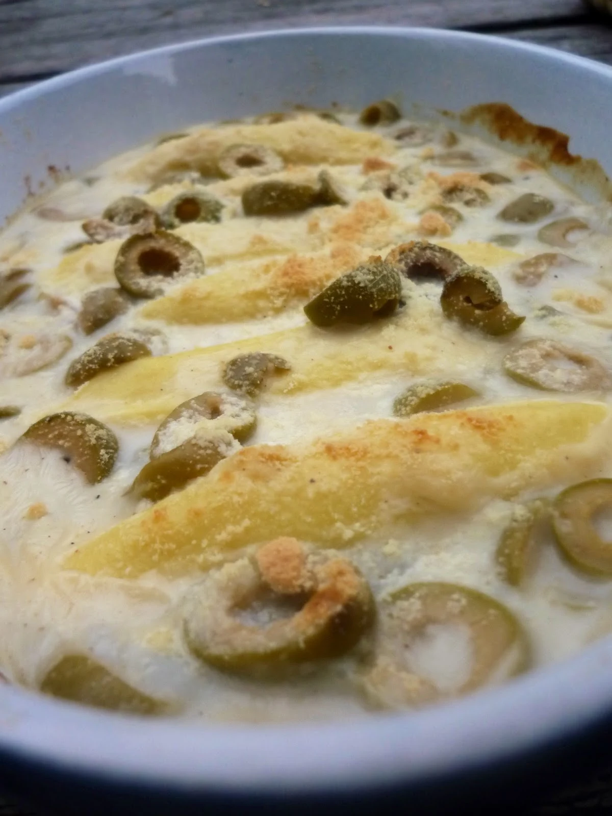 La Bonne Graille: Quenelles sauce béchamel et olives