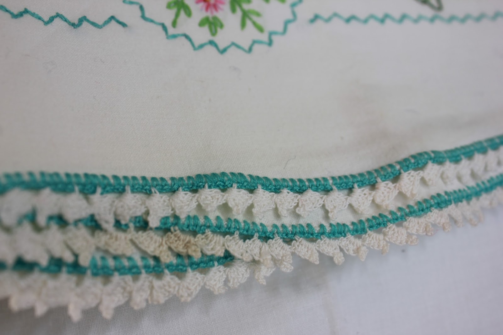 Contagiously Crafty Vintage Pillowslips