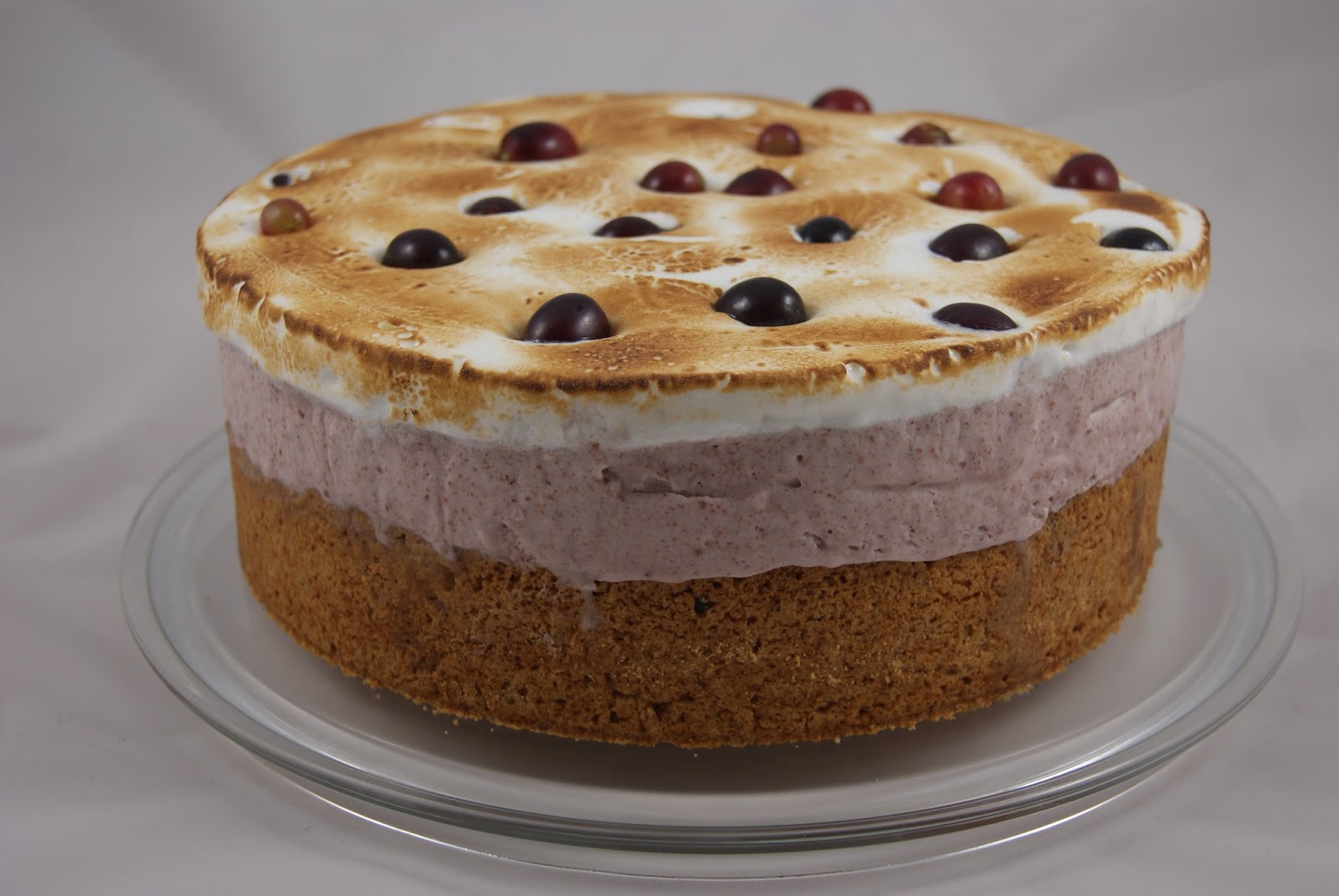 biscuit and buttercream: Trauben-Marzipantorte mit Rotweinsahne