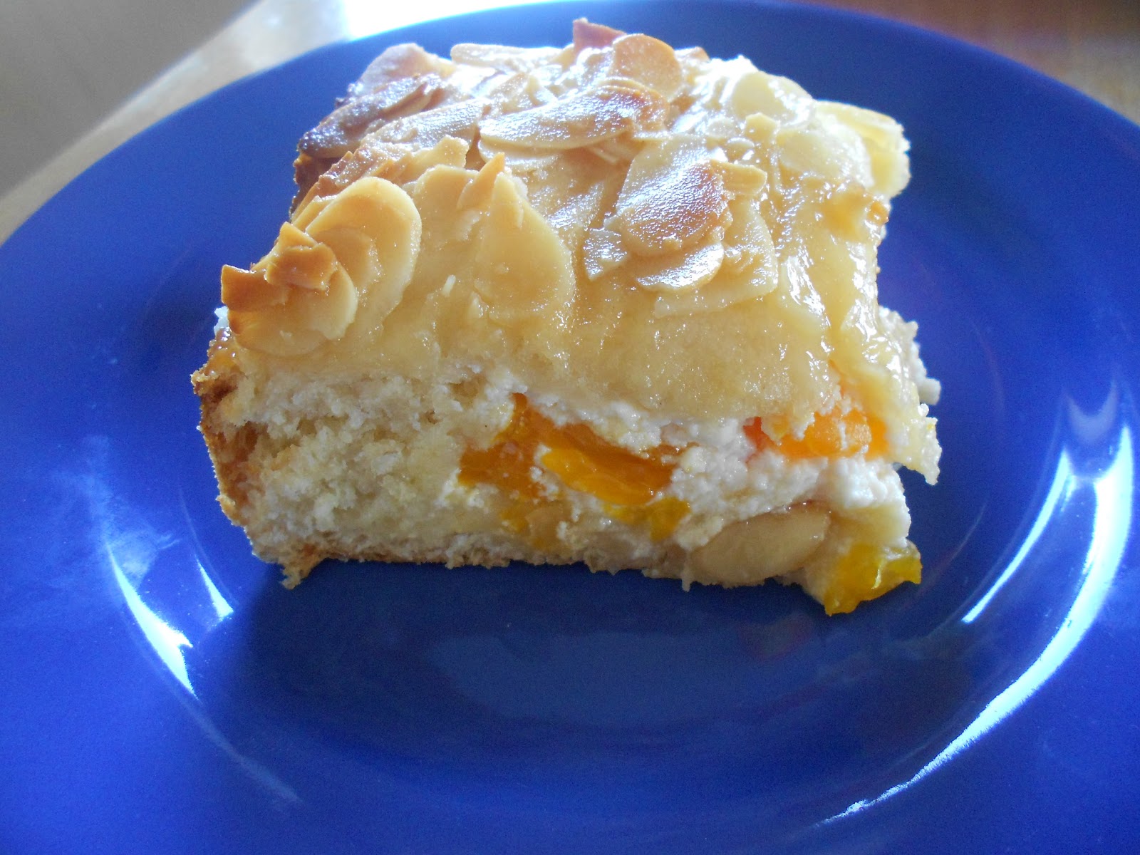 Maja&amp;#39;s little bakery: Quark Bienenstich Kuchen mit Mandarinenfüllung
