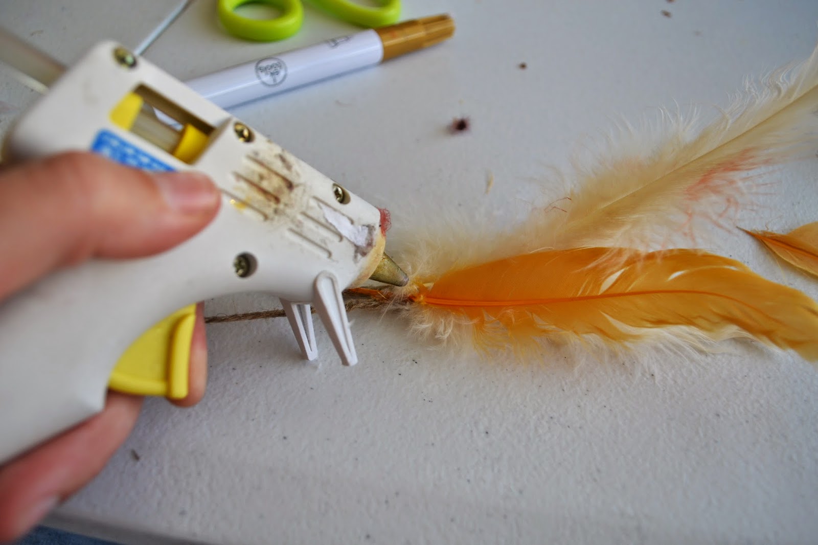 Bellapia Designs: Fall Feather Garland Tutorial
