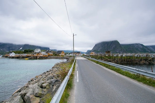 Strada verso Reine-Isole Lofoten