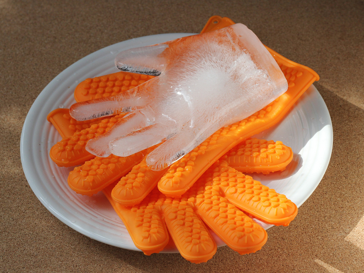 Cookistry's Kitchen Gadget and Food Reviews Silicone gloves