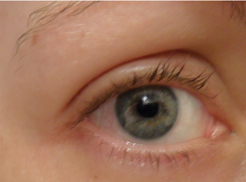 Beautifully Glossy Face of Australia ImpactCurl Mascara