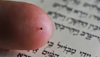 Nano Biblia el libro más pequeña del mundo