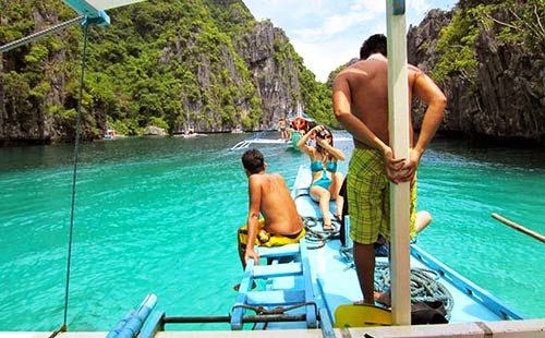 Island hopping tour in Philippines