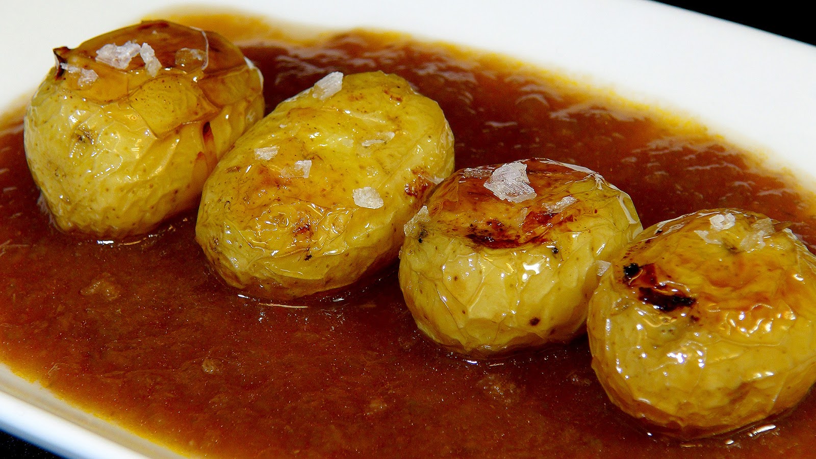 Cocinar para los amigos: Patatas asadas con salsa española