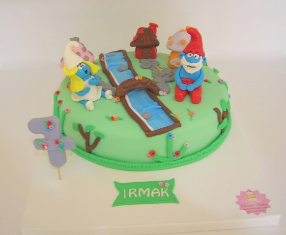 Renkli Tatlar Hayata Tat Katar: Şirinler Pasta (Smurfs Cake)