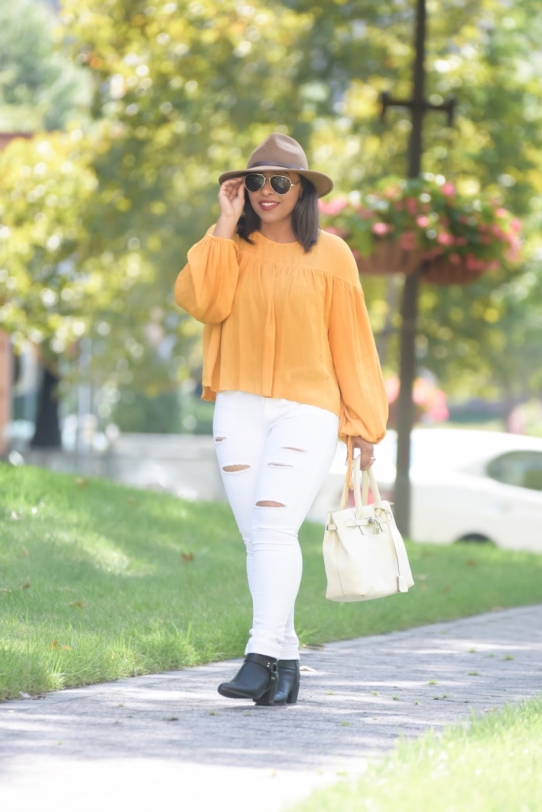 4 Ways To Wear White Jeans This Fall, clorox, bleach, how to bleach clothes, white denim, ripped denim, fall outfit ideas, laundry, white after labor day