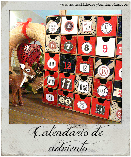 Calendario de adviento rojo, blanco y negro