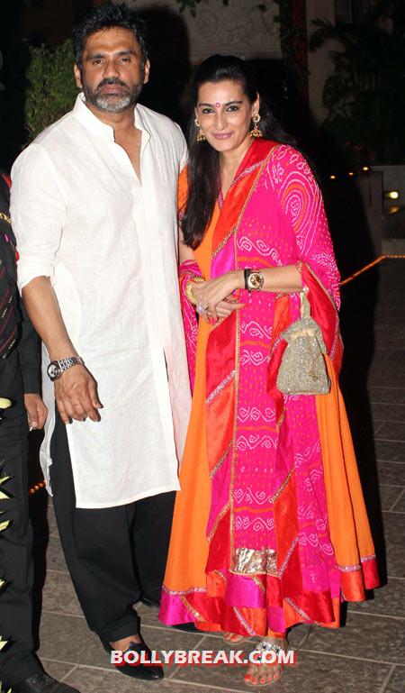 Suniel Shetty and Mana - (23) - Amitabh Bachchan Diwali Bash Photos