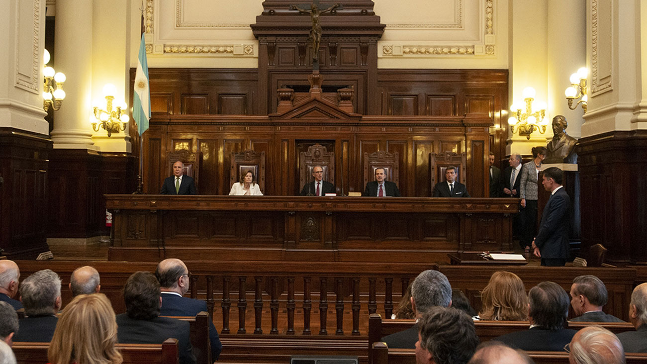 La Corte Suprema aceptó el per saltum y por el momento prohibió reemplazar a los jueces que investigan a Cristina Kirchner Corte Suprema