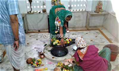 Devotees Worshiping Lord Shiva during Shravan Maas