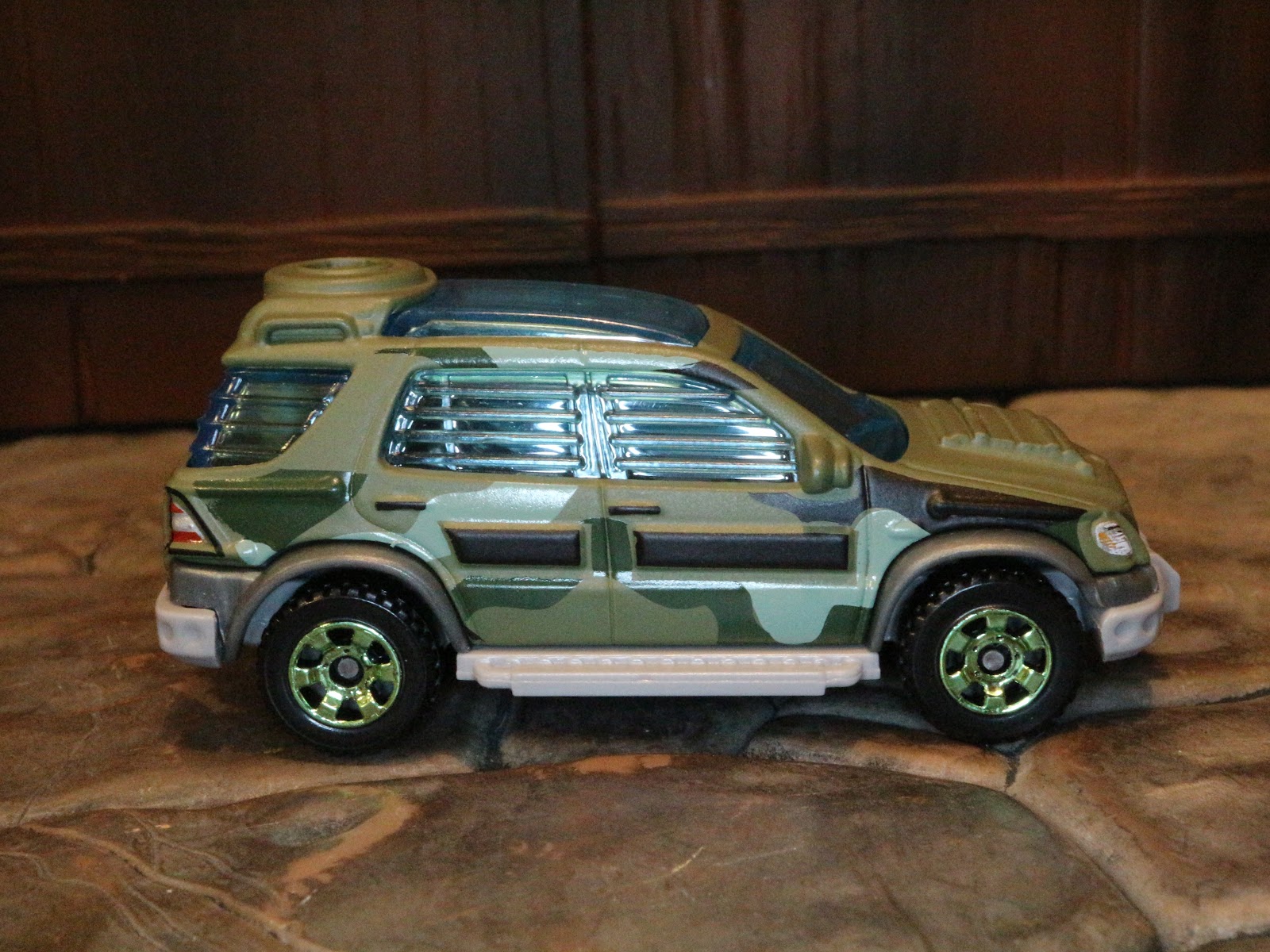 mercedes benz parking garage toy