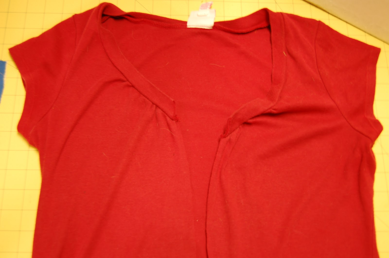 Diana's Sweet Things: Tutorial: Refashion a T-shirt with a Ruffle Front