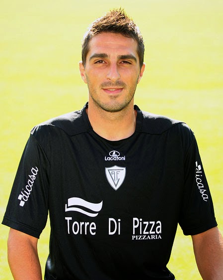 A Magia Do Futebol - Viseu: Jogador do mês: Tiago Gonçalves