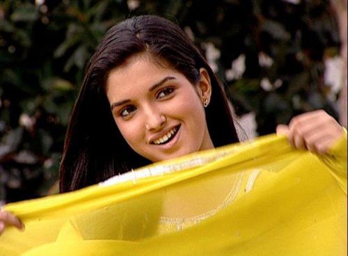 Amrapali HD Wallpaper in Yellow Dress