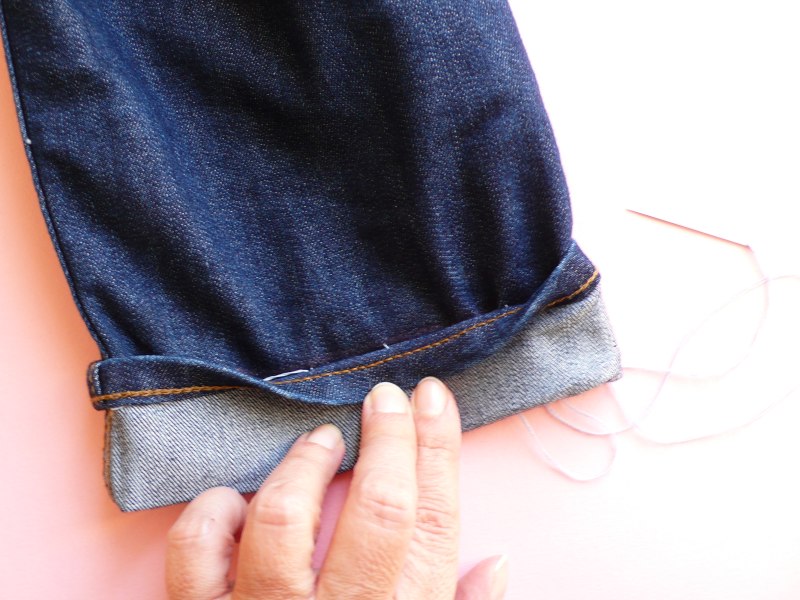 Come Fare L Orlo Ai Jeans Mantenendo Quello Originale Cafe Creativo Idee Fai Da Te E Tutorial