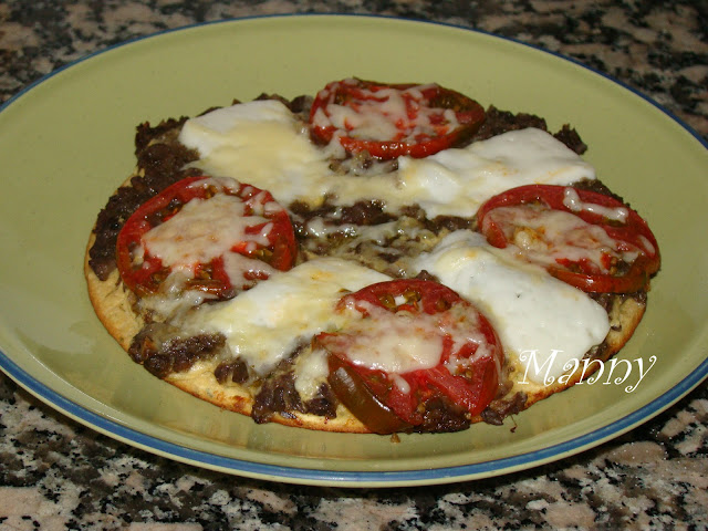 Pizza Con Harina De Garbanzos En Sartén
