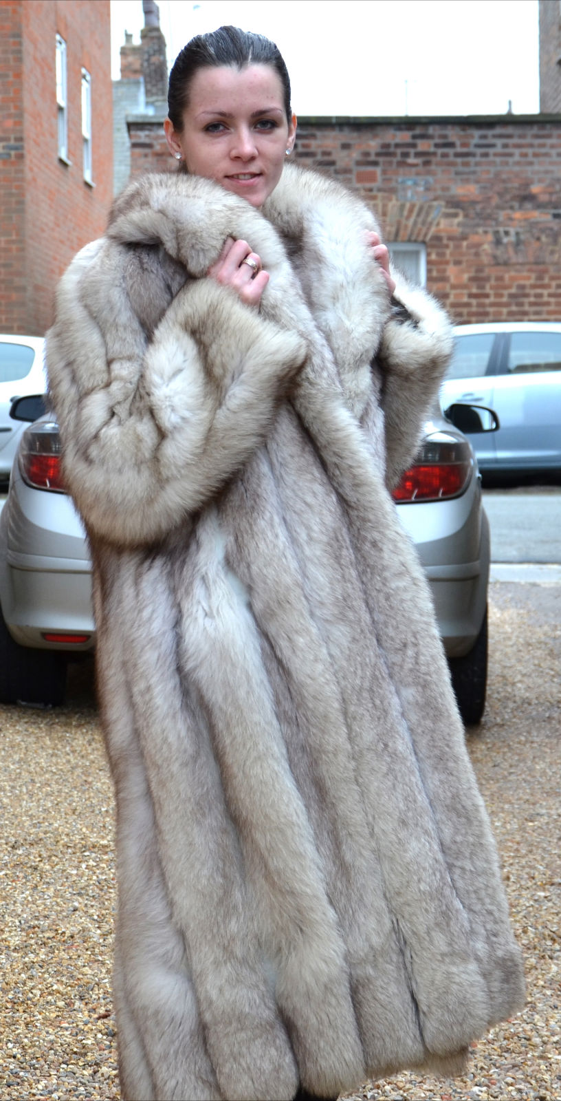 LAFOURRURE2: Sophia love fox fur coat