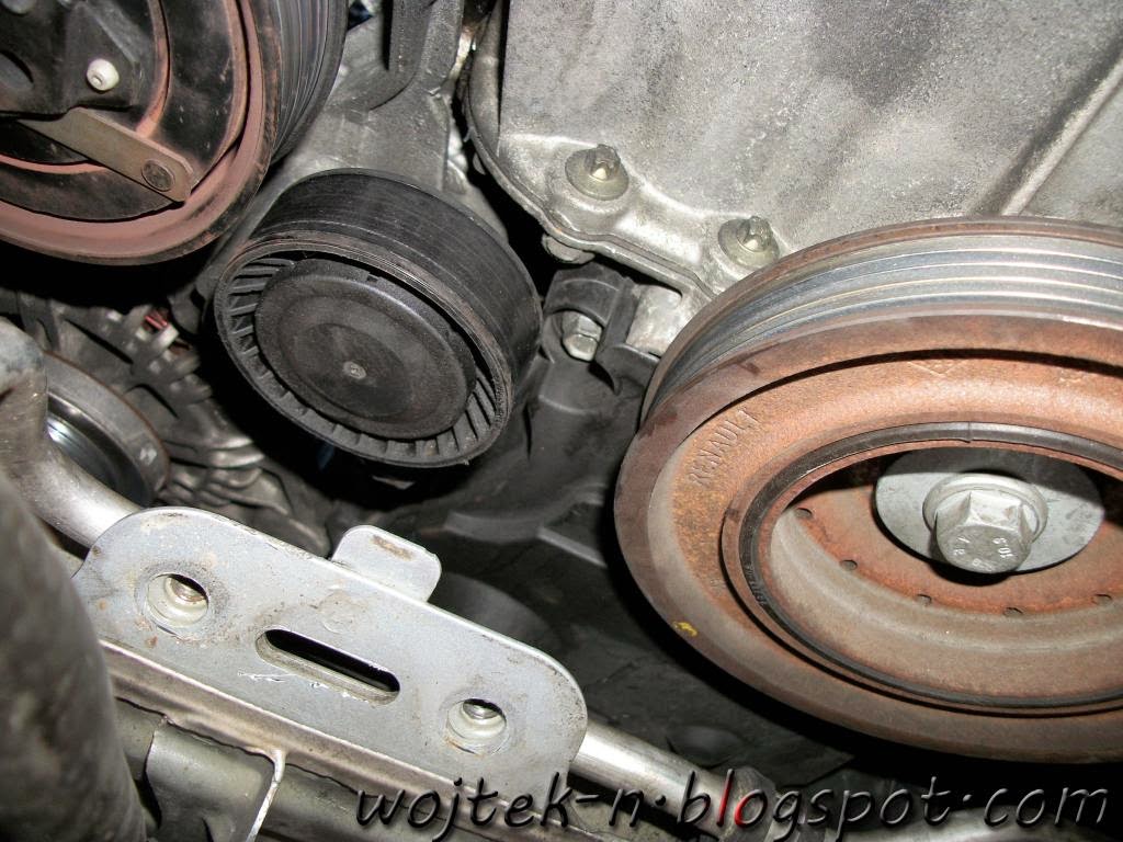 wojtekn Drive belt aka alternator belt aka v belt aka ribbed drive belt replacing in Renault