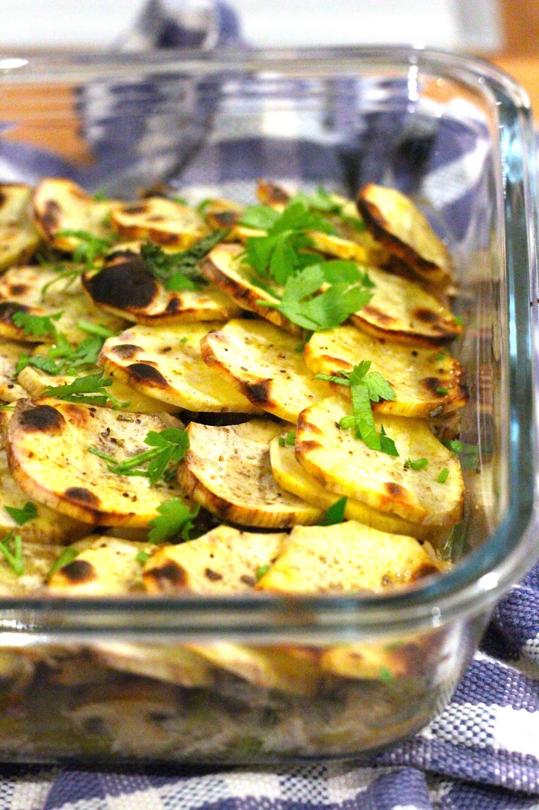 Tabuleiro de Frango, Cogumelos e Alho Francês com Cobertura de Batata Crocante