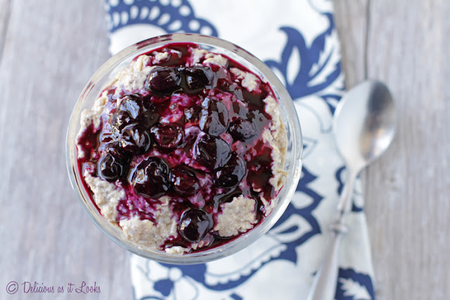 Blueberry Cobbler Overnight Oats + Protein (plus a Low-FODMAP option!) / Delicious as it Looks