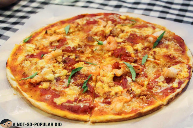 Thin crust Gamberetto Pizza of Pomodoro Pizza Kitchen