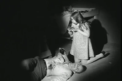 LA NOCHE DE LOS MUERTOS VIVIENTES (1968), DE GEORGE A. ROMERO