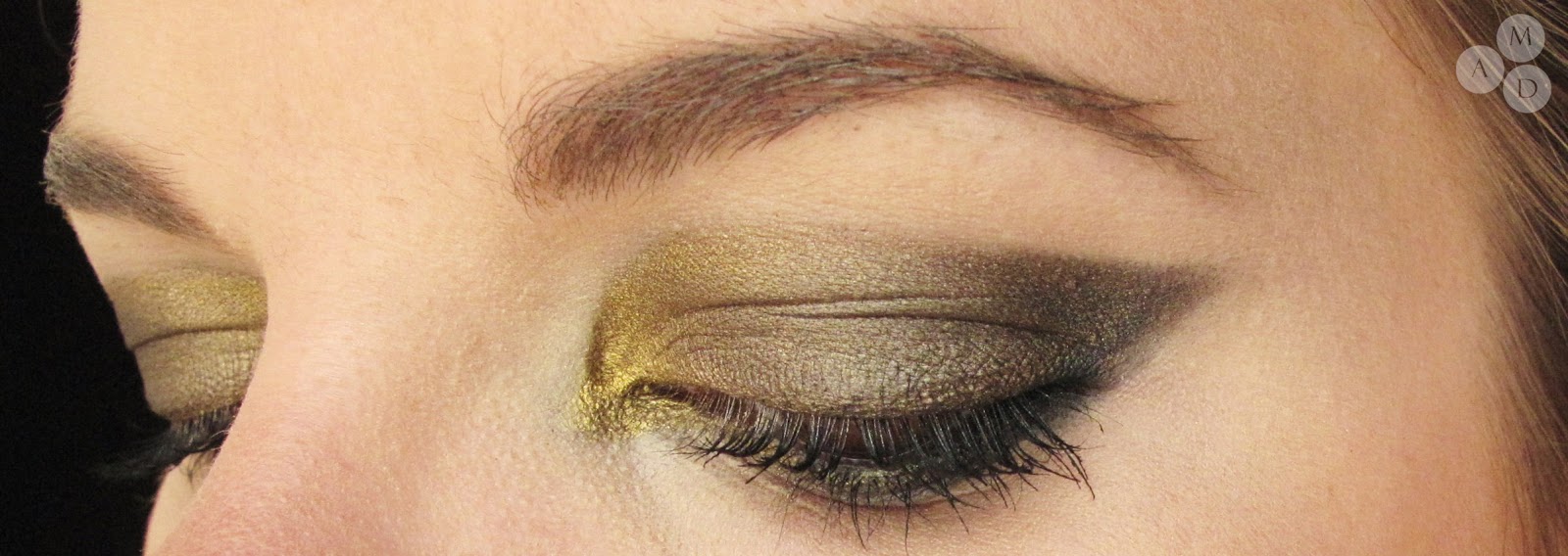 Snap Petit Yeux En Bas A Droite M.A.D.: Croquons des lingots avec un smoky en noir et or!