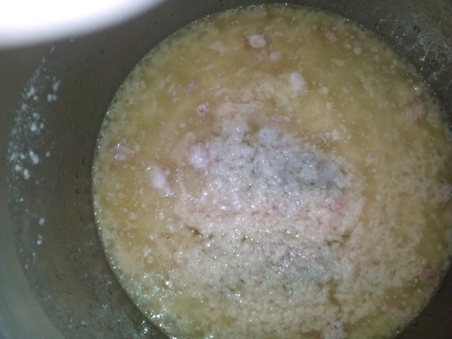 Espumilla grisacea que debemos eliminar con la ayuda de una espumadera