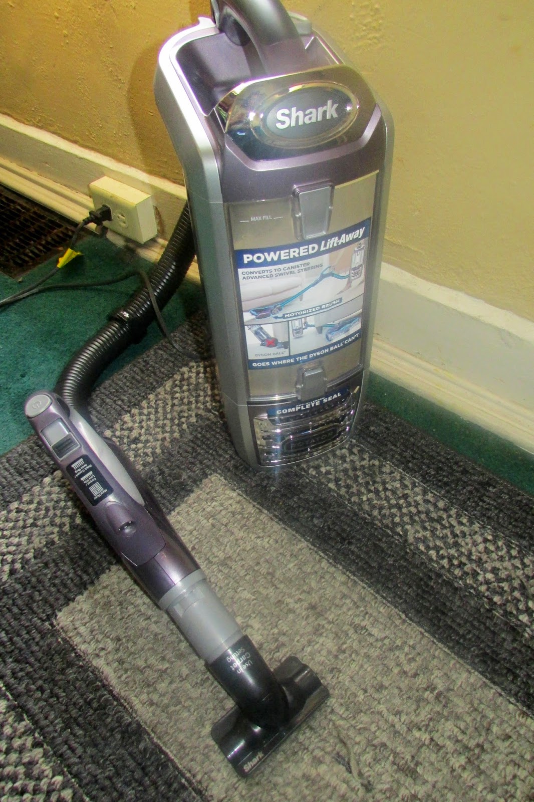 Heck Of A Bunch: Shark Rotator Powered Lift-Away Vacuum - Review and