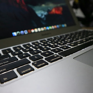 MacBook Air Core i5 (11-inch, Early 2015) Fullset