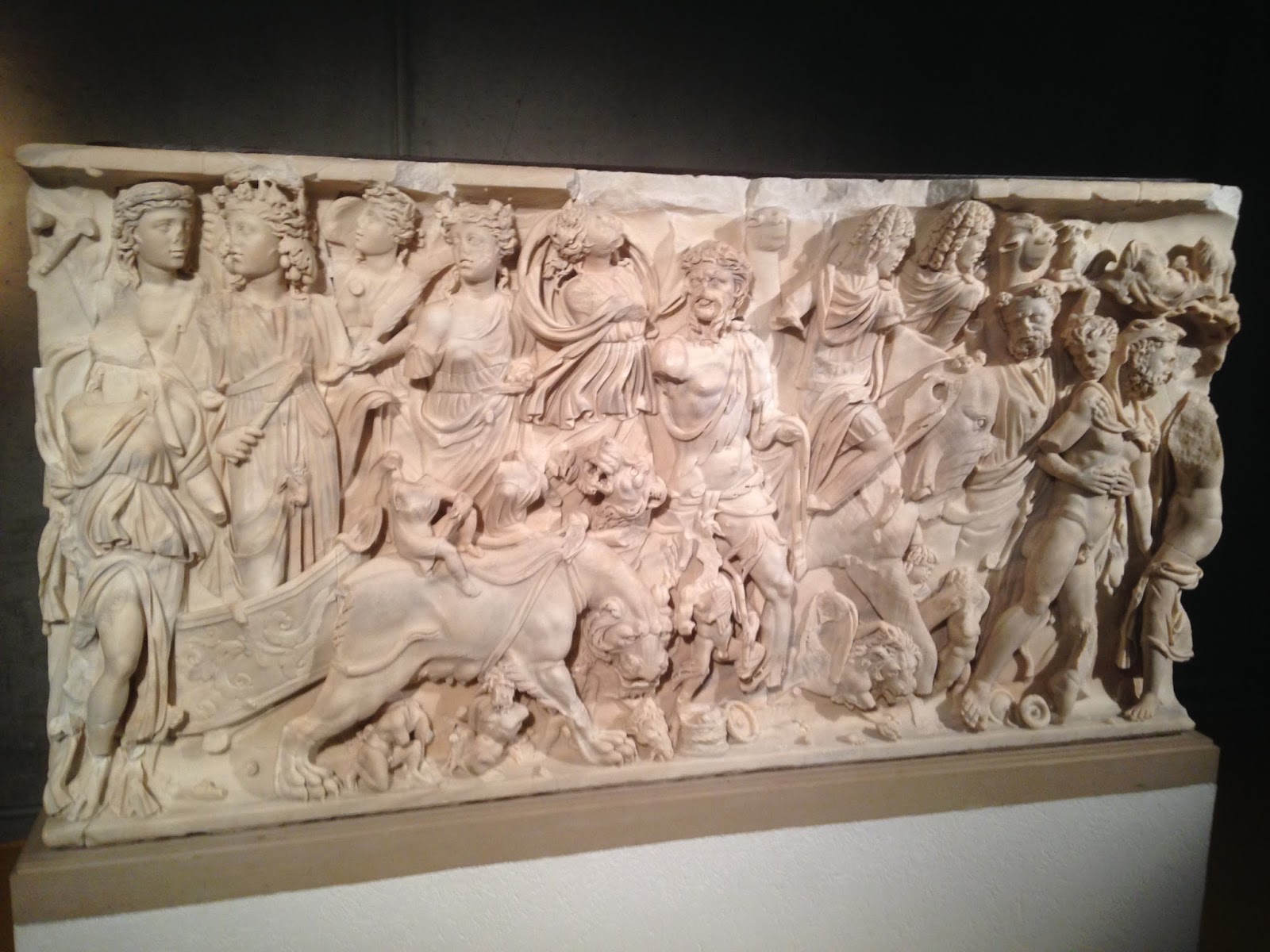 Le triomphe de Bacchus, Marbre, découvert à Saint-Irénée vers 1800 Le triomphe de Bacchus, Marbre, découvert à Saint-Irénée vers 1800